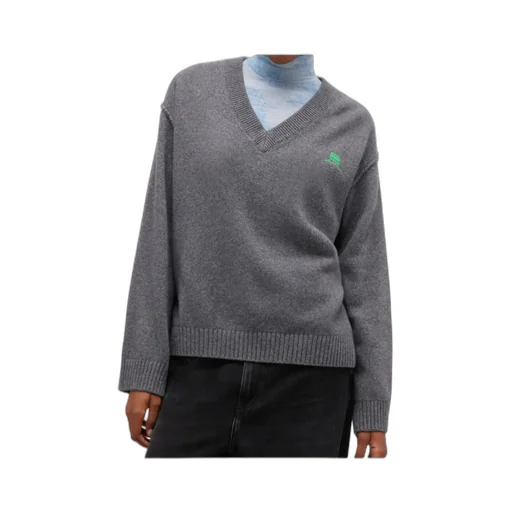 V-Neck Jumper