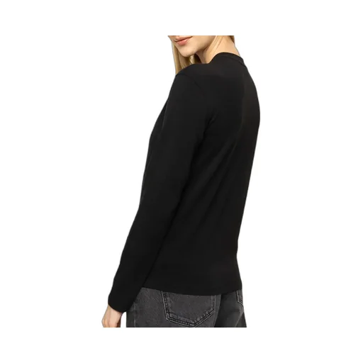 Long-Sleeved Round-Neck T-Shirt