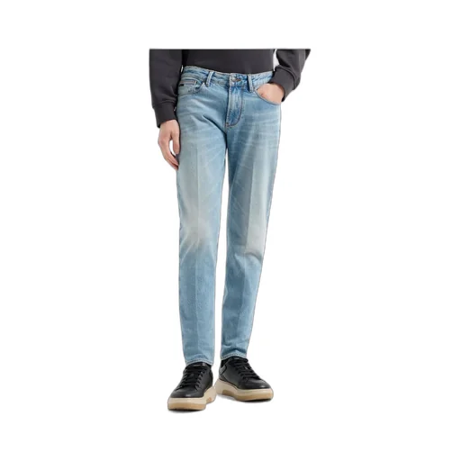 J06 Whiskering Effect Jeans