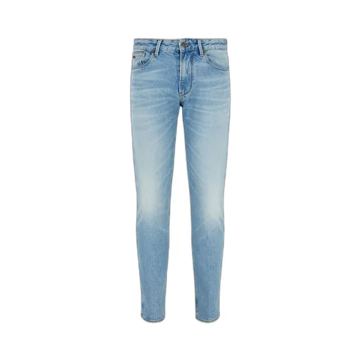 J06 Whiskering Effect Jeans