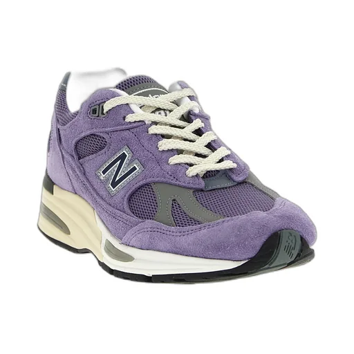 991V2 Lace-Up Sneakers