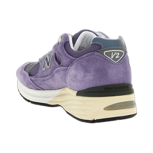 991V2 Lace-Up Sneakers
