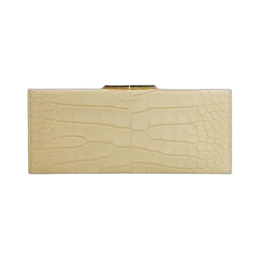 Logo Details Clutch