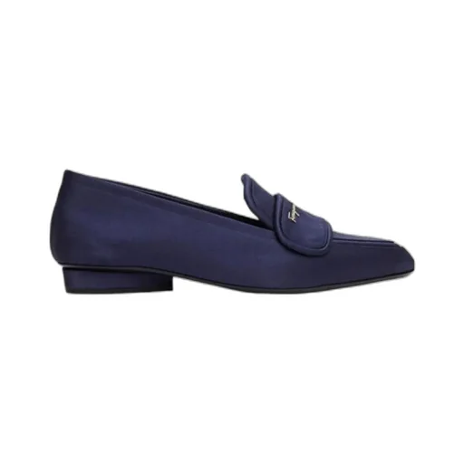 Logo Pointed Loafers