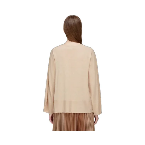 Round Neck And Long-Sleeved Sweater