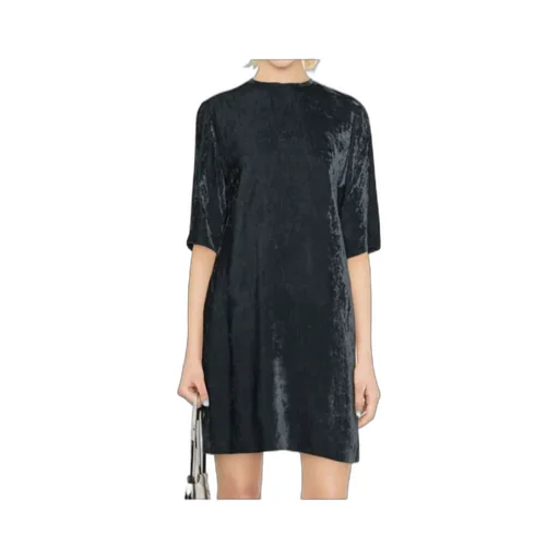 Short-Sleeved Round Neck Dress