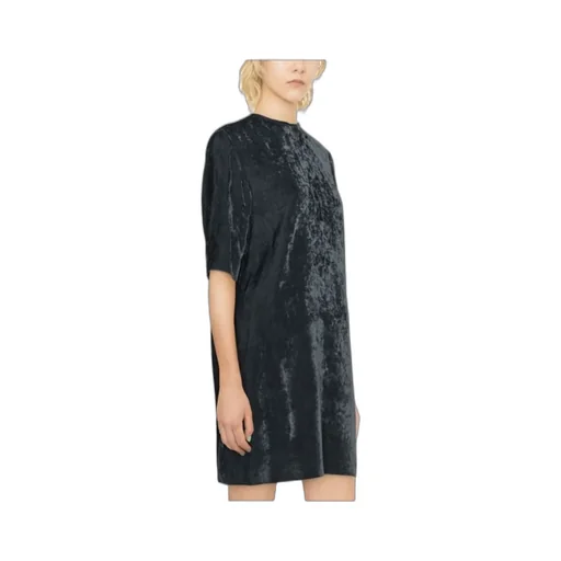 Short-Sleeved Round Neck Dress