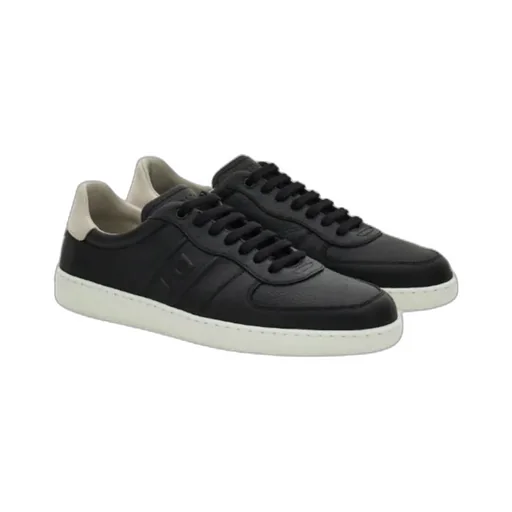 Low-Top Sneaker