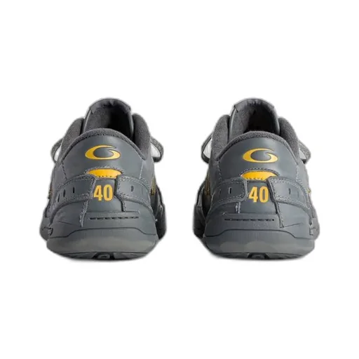 Hamptons Worn-Out Sneaker