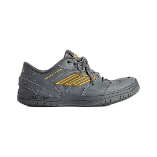Hamptons Worn-Out Sneaker