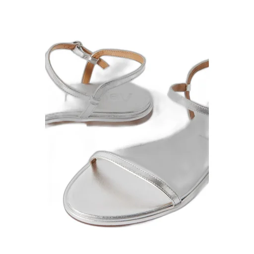Round-Headed Flat Sandals