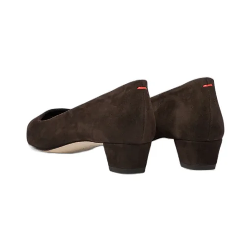 Pointed Low-Heeled Shoes