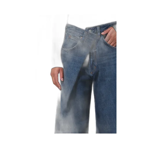 Wide-Leg Jeans
