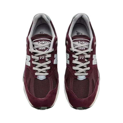 991V2 Lace-Up Sneakers