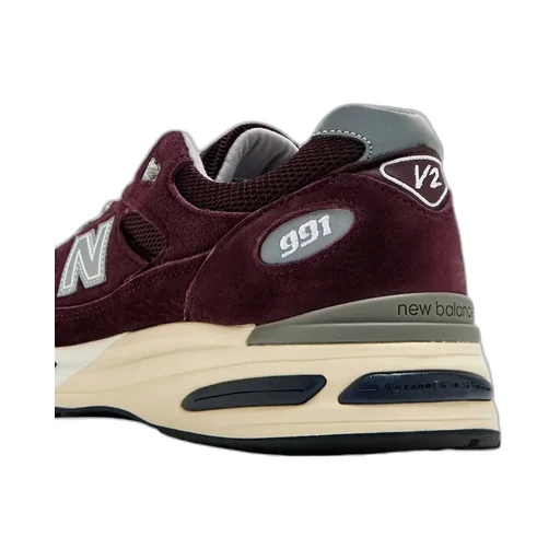 991V2 Lace-Up Sneakers