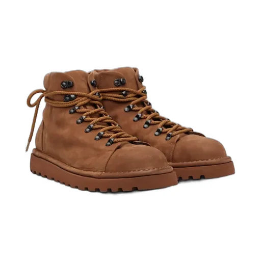Round-Toed Boots