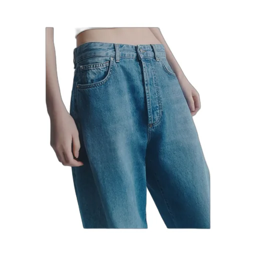 Relaxed Barrel-Leg Jeans