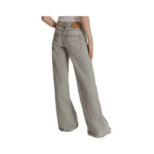 Wide-Leg Jeans