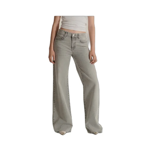 Wide-Leg Jeans