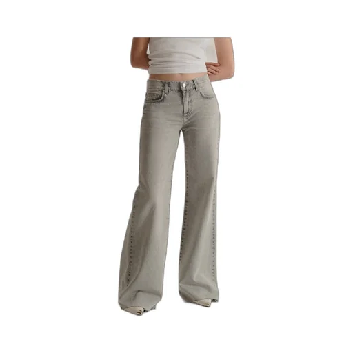 Wide-Leg Jeans