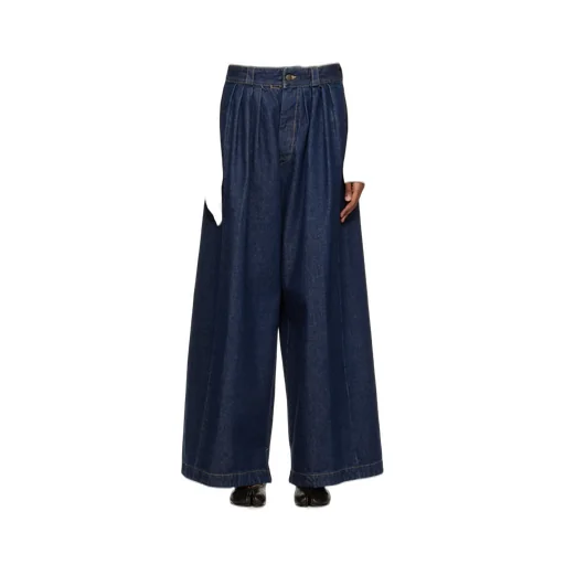 Wide-Leg Pleated Jeans