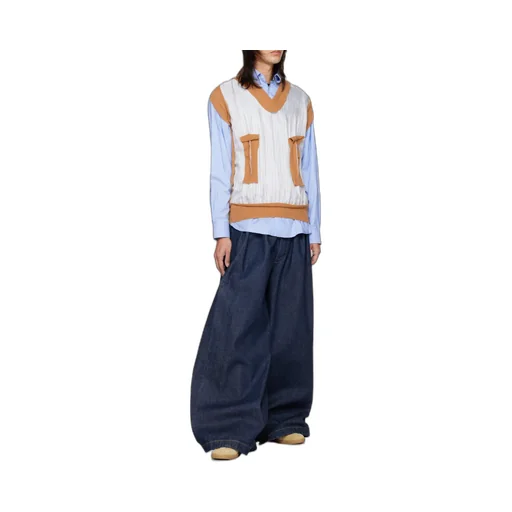 Wide-Leg Pleated Jeans