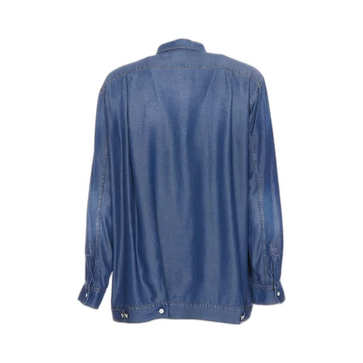 Long-Sleeved Buttoned Shirt