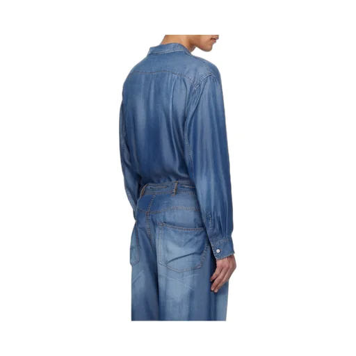 Long-Sleeved Buttoned Shirt