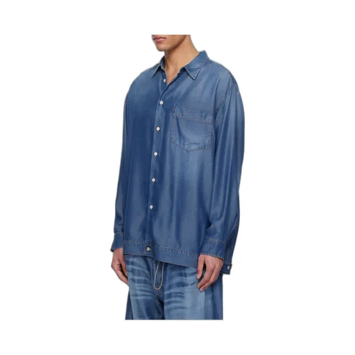 Long-Sleeved Buttoned Shirt