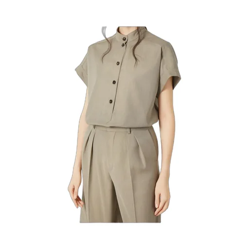 Short-Sleeved Buttoned Top