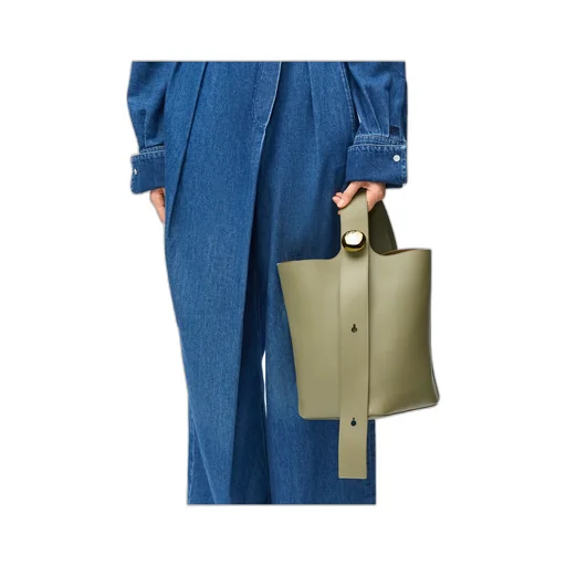Medium Pebble Bucket In Mellow Calfskin