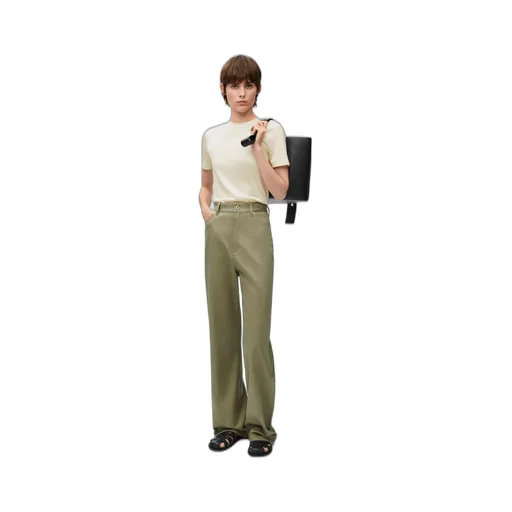 Knot-Detailed Top
