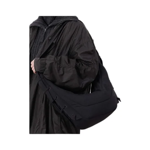Game Medium Zipped Shoulder Bag