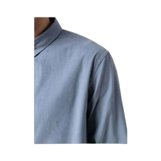 Long-Sleeved Buttoned Shirt