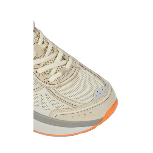 Pace Sneakers