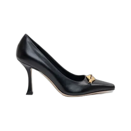 Pointed-Toe Pumps