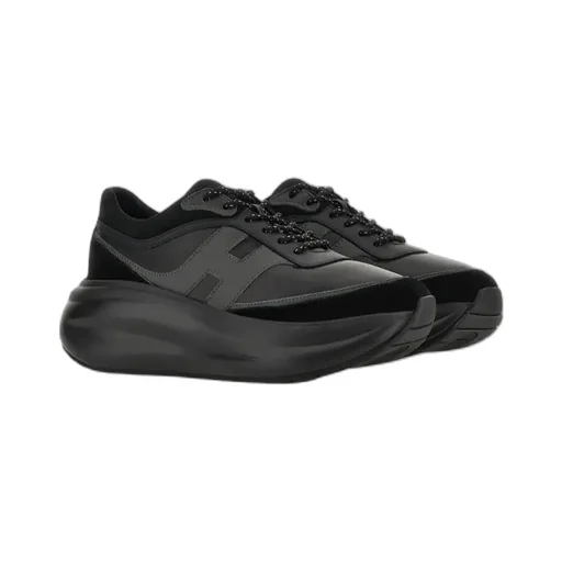 H696 Sneakers