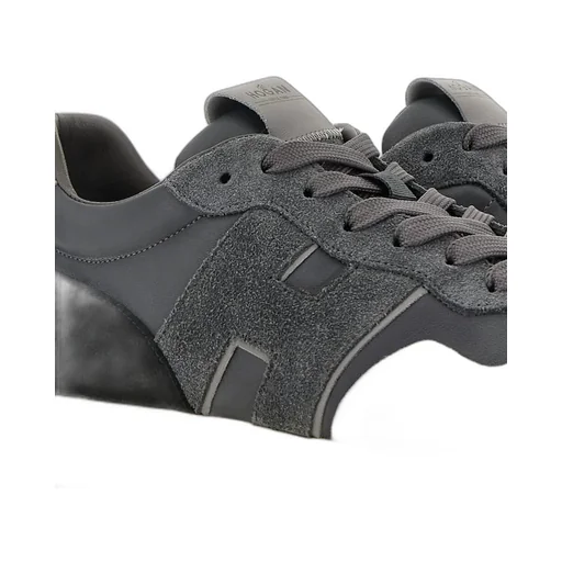 H601 Side H Patch Sneakers