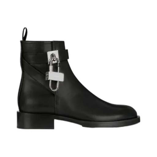Padlock-Detail Boots