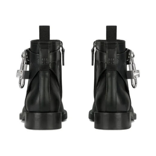 Padlock-Detail Boots