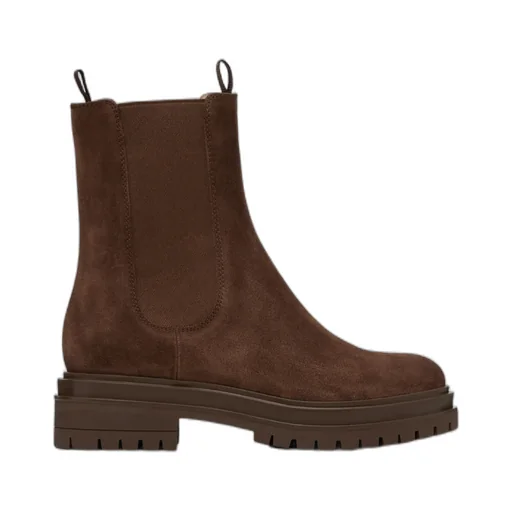 Chester Chelsea Boots