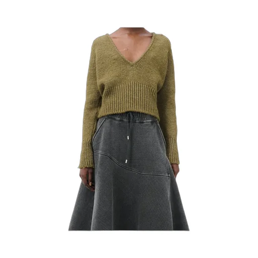 Sharp V-Neck Knitwear