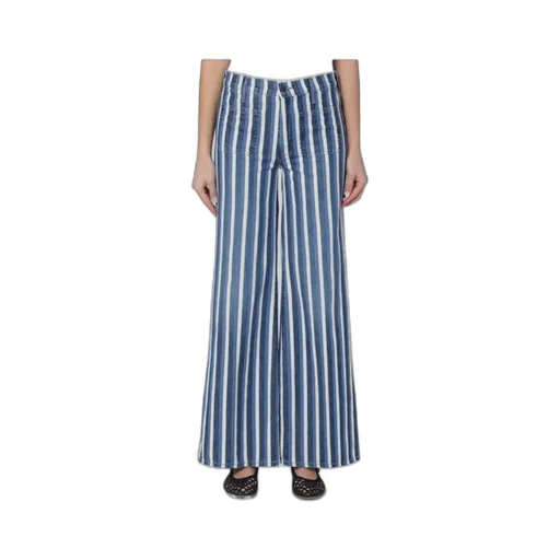 The Patch Pocket Twister Sneak Jeans