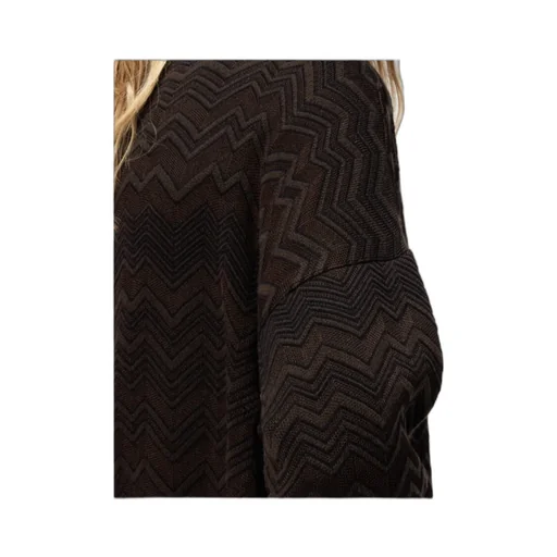 Chevron-Pattern V-Neck Jumper