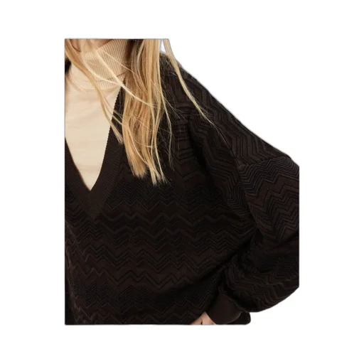 Chevron-Pattern V-Neck Jumper