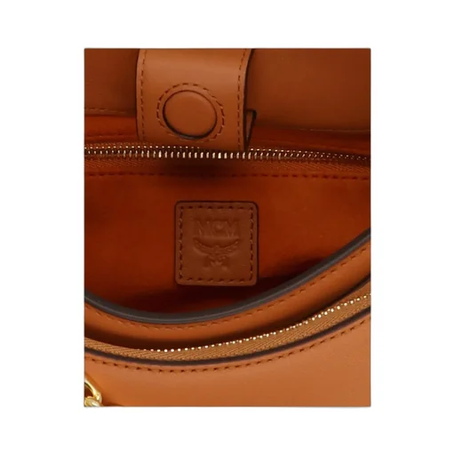Medium Travia Shoulder Bag