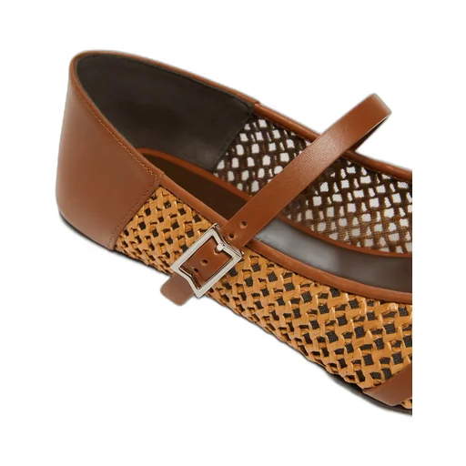 Buckle Detailed Pointed Toe Flat Shoes