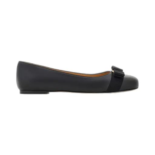 Logo-Engraved Flat Shoes