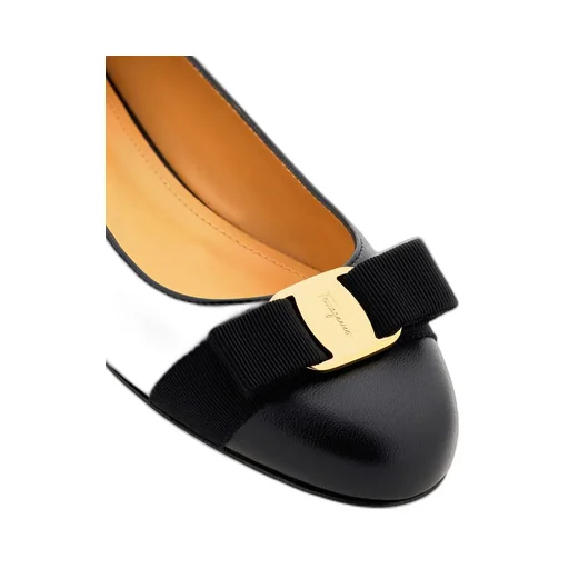 Logo-Engraved Flat Shoes