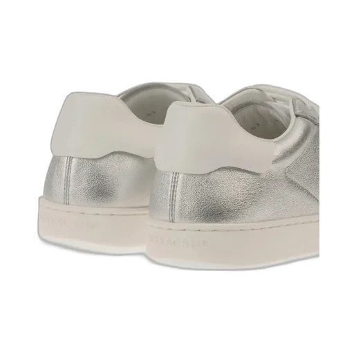 Low-Top Sneaker